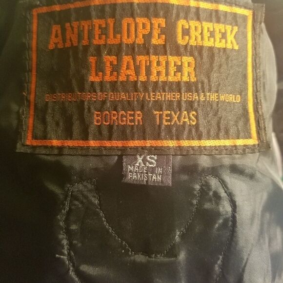 Antelope Creek Black Leather Motorcycle Vest - Picture 2 of 6